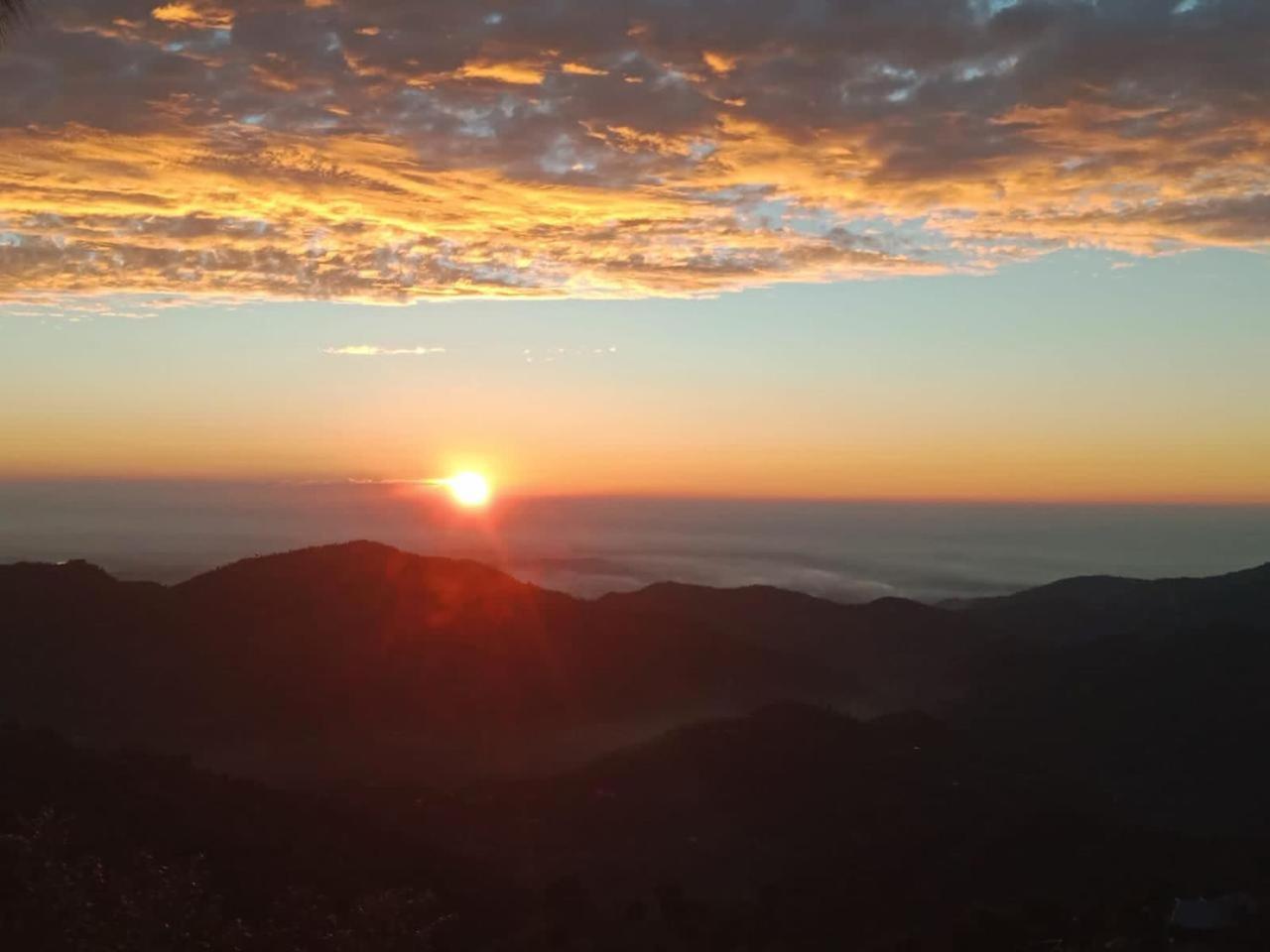 The Western Heights I Serviced Apartments I Pvt Balcony I Lift I Peacefull Area I Family Accomodation I Kasauli I By Exotic Stays Экстерьер фото
