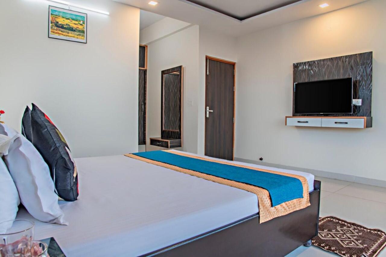 The Western Heights I Serviced Apartments I Pvt Balcony I Lift I Peacefull Area I Family Accomodation I Kasauli I By Exotic Stays Экстерьер фото