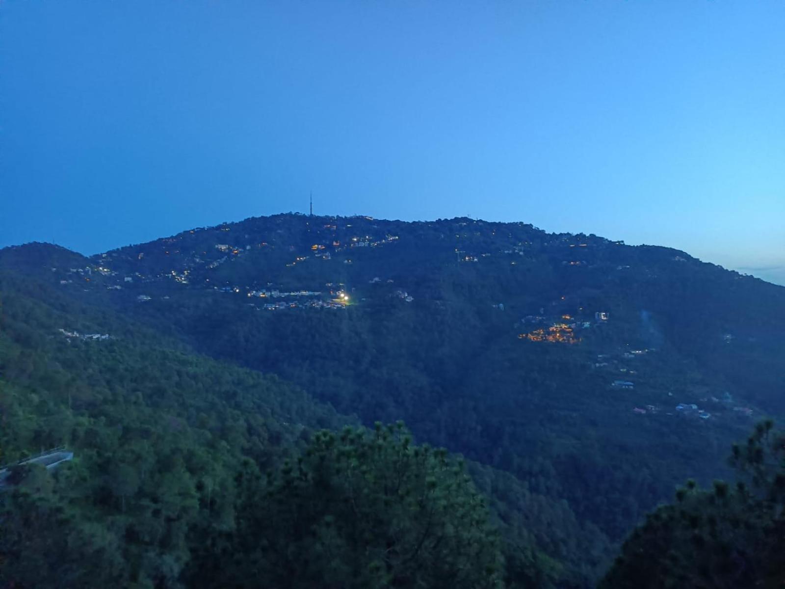 The Western Heights I Serviced Apartments I Pvt Balcony I Lift I Peacefull Area I Family Accomodation I Kasauli I By Exotic Stays Экстерьер фото